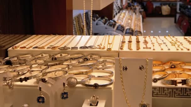 Bijoux en argent sur la vitrine — Video