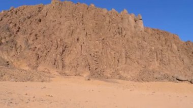 Mısır'da çöl. Mısır'da Dağlar ve Kayalar ile Çöl Panoramik görünümü