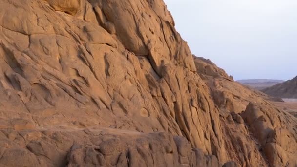 Il deserto in Egitto. Vista panoramica del deserto con montagne e rocce in Egitto — Video Stock