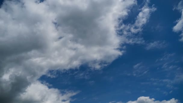 Clouds Move Smoothly in the Blue Sky. Timelapse — Stock Video