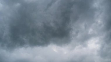 Fırtına Bulutları Gökte Hareket Ediyor, Zaman Çizelgesi.