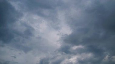 Fırtına Bulutları Gökte Hareket Ediyor, Zaman Çizelgesi.