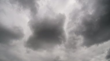 Fırtına Bulutları Gökte Hareket Ediyor, Zaman Çizelgesi.