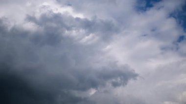 Fırtına Bulutları Gökte Hareket Ediyor, Zaman Çizelgesi.