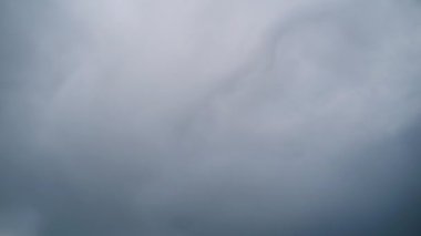 Fırtına Bulutları Gökte Hareket Ediyor, Zaman Çizelgesi.