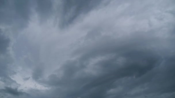 Nuvole di tempesta si stanno muovendo in cielo, Timelapse. — Video Stock