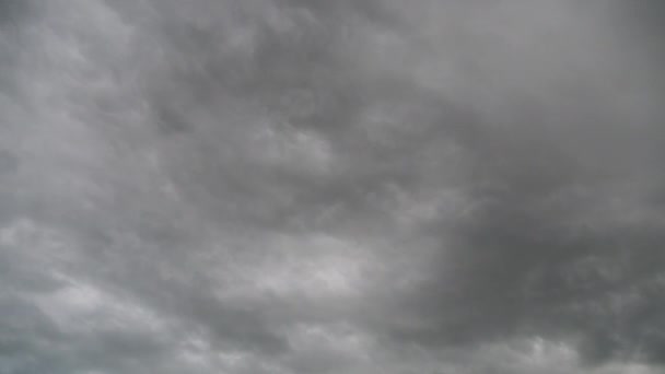 Nubes de tormenta se mueven en el cielo, Timelapse. — Vídeos de Stock