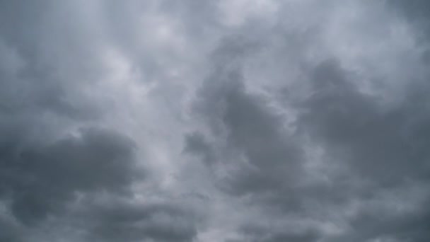 Nuages de tempête se déplacent dans le ciel, Timelapse.