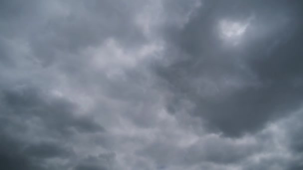 Nubes de tormenta se mueven en el cielo, Timelapse. — Vídeo de stock