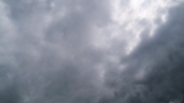 Nuvole di tempesta si stanno muovendo in cielo, Timelapse. — Video Stock