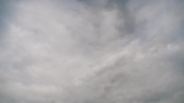 Fırtına Bulutları Gökte Hareket Ediyor, Zaman Çizelgesi.