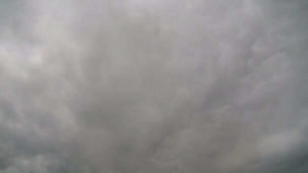 Nuages de tempête se déplacent dans le ciel, Timelapse. — Video