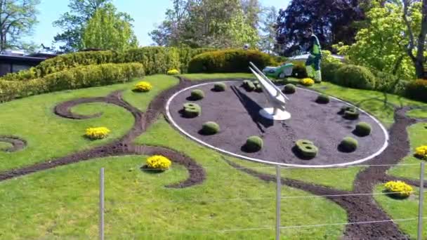 Reloj de flores en Ginebra. El famoso símbolo de la ciudad. Suiza . — Vídeo de stock