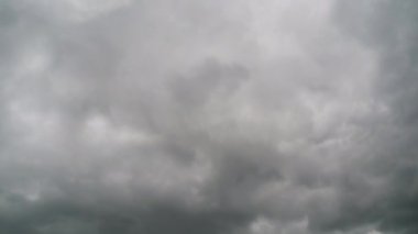 Fırtına Bulutları Gökte Hareket Ediyor, Zaman Çizelgesi.