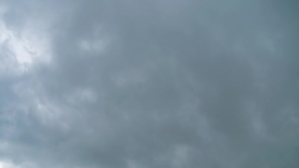 폭풍 구름이 하늘로 이동하고 있다, 팀엘 라파스. — 비디오