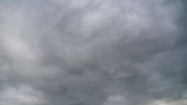 Fırtına Bulutları Gökte Hareket Ediyor, Zaman Çizelgesi.