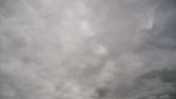 Storm wolken bewegen in de lucht, timelapse. — Stockvideo