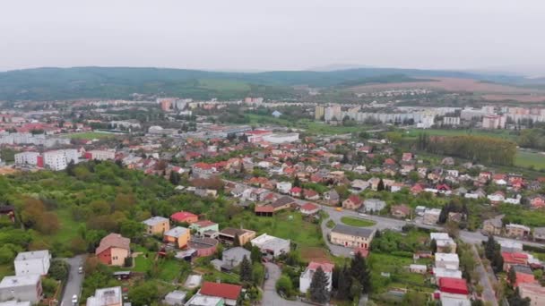 Vista aérea de drones da cidade de Presov, Eslováquia. Vista da paisagem do campo na Europa — Vídeo de Stock