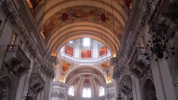 Catedral de Salzburgo, Austria. Catedral barroca de la Arquidiócesis Católica Romana, Cubierta . — Vídeos de Stock