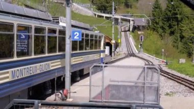 Cogwheel Tren Tren Raylı Karlı Dağlarda Rides. İsviçre, Alpler