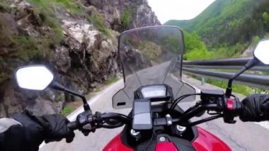 İtalya'da Güzel Bir Manzara Dağ Yolu Üzerinde Motosiklet Rides Motosikletli