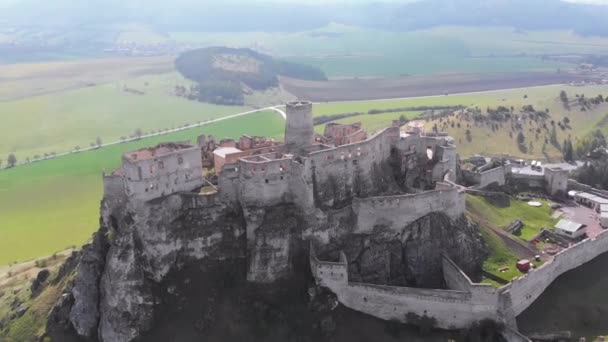 Luchtfoto drone uitzicht op het kasteel van Spis. Slowakije. Oud kasteel, Spissky Hrad. — Stockvideo