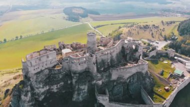 Spis Kalesi'nde havadan drone görünümü. Slovakya. Antik Kale, Spissky Hrad.