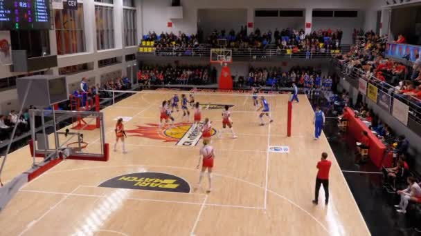 Campionato femminile di pallavolo. Partita di Super League con Spettatori Indoor — Video Stock