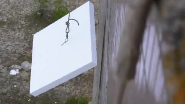 Bloc de mousse alimenté par une corde à une façade de bâtiment chauffante pour grimpeurs industriels 