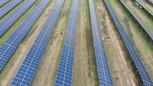 Vista aérea de la central solar — Vídeos de Stock