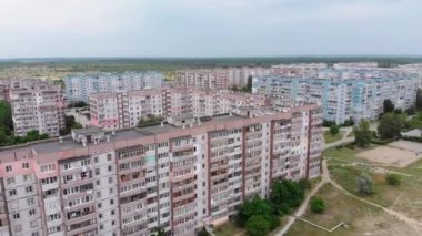 Doğa yakınlarındaki çok katlı binaların Havadan Panoraması