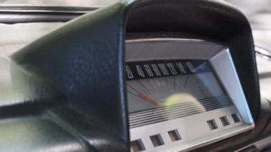 Araba Retro Kontrol Paneli. Antika Retro Hız göstergesi ve Eski Araba Enstrüman Paneli