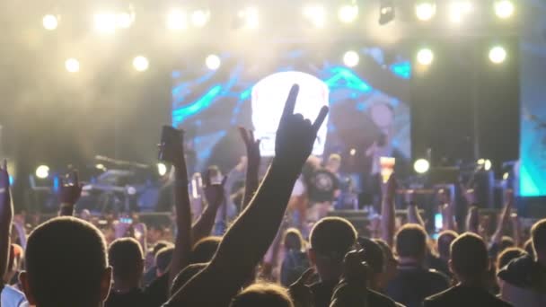 Crowd of Fans at Live Rock Concert Raise Hands and Dance (en inglés). Moción lenta 240 fps — Vídeo de stock