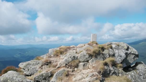 Vista da paisagem da Cordilheira do topo do Monte Pop Ivan Chernogorsky — Vídeo de Stock