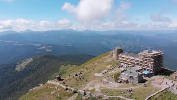 Вид с воздуха Вершина горы Пип-Иван Черногорский и Карпатского хребта — стоковое видео