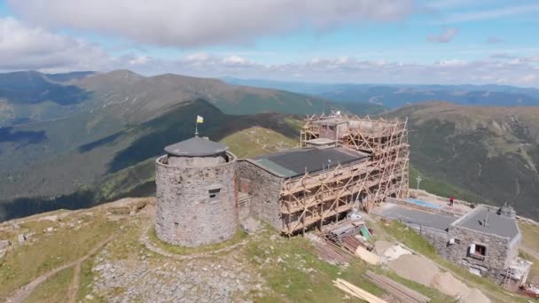 Aerial view Top of Pip Ivan Csernogorszkij-hegy és Kárpátok hegység — Stock videók