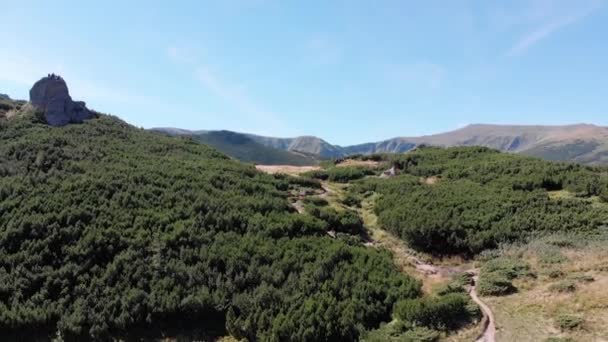 喀尔巴阡山谷绿山山脉与丘陵的空中全景 — 图库视频影像