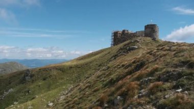 Terk Edilmiş Gözlemevi Beyaz Fil Pop Dağı 'nın tepesinde İvan Çernogorski.
