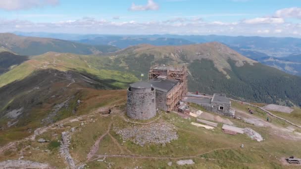 Vista aérea Parte superior de Pip Ivan Chernogorsky Montaña y cordillera de los Cárpatos — Vídeo de stock