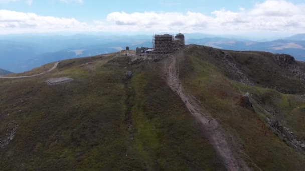 Aerial view Top of Pip Ivan Chernogorsky Mountain and Carpathian Mountain Range — Stock Video