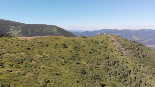 喀尔巴阡山谷绿山山脉与丘陵的空中全景 — 图库视频影像