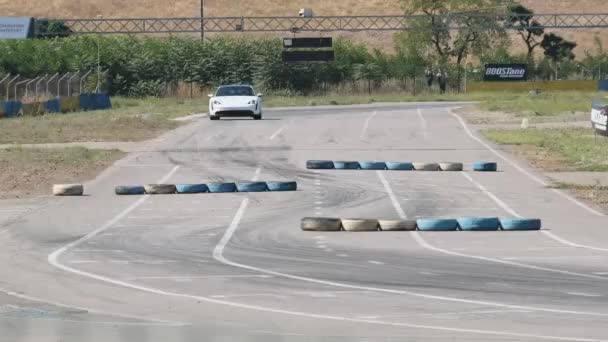 Automobile Rally Championship op het Asfalt Karting Track. Langzame beweging — Stockvideo