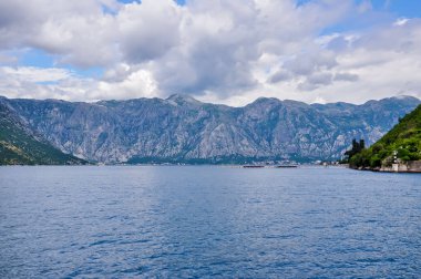 Perast - tarihi kent Boka Kotor bay Boka Kotorska, Karadağ, Avrupa'nın kıyısında güzel manzara. Kotor Koyu'ndaki bir Unesco Dünya mirası olduğunu.