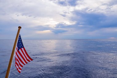 Amerikan bayrağı uçan bir yatta Adriyatik Denizi Karadağ, Europe.