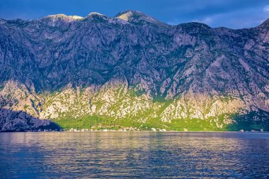 Perast - tarihi kent Boka Kotor bay Boka Kotorska, Karadağ, Avrupa'nın kıyısında güzel manzara. Kotor Koyu'ndaki bir Unesco Dünya mirası olduğunu.