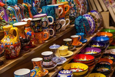 Kapalı Çarşı, Istanbul deposunda bertaraf geleneksel Türk seramik