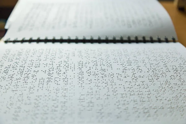 Stránky Napsané Braillovo Písmo Pro Nevidomé — Stock fotografie