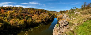 Doğa kayın Canyon, Ukrayna ile yılında. İlginç yerler ve Ukrayna'da hareket eder. Dağ Tikich nehir, Yaş 2 milyar yıl olarak tahmin edilmektedir ve derin ve dar bir kanyonun oluşturur Proterozoic granitler içinde akar