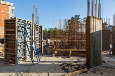 Beton çerçeve, tuğla ev, beton döşeme için takviye tasarımı, inşaat alanı, ev inşaatı