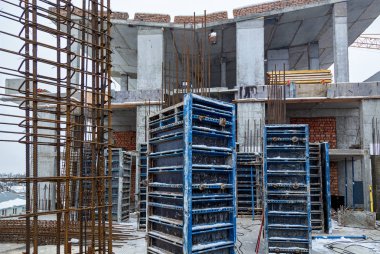 Beton çerçeve, tuğla ev, beton döşeme için takviye tasarımı, inşaat alanı, ev inşaatı